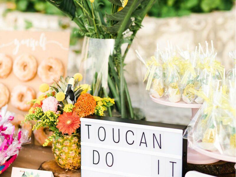 Toucan do it light up sign with pineapple vase